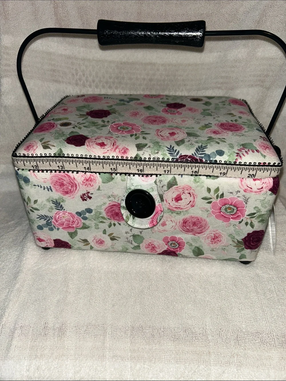 NWT Dritz sewing basket. Removable plastic tray. Black metal handle.